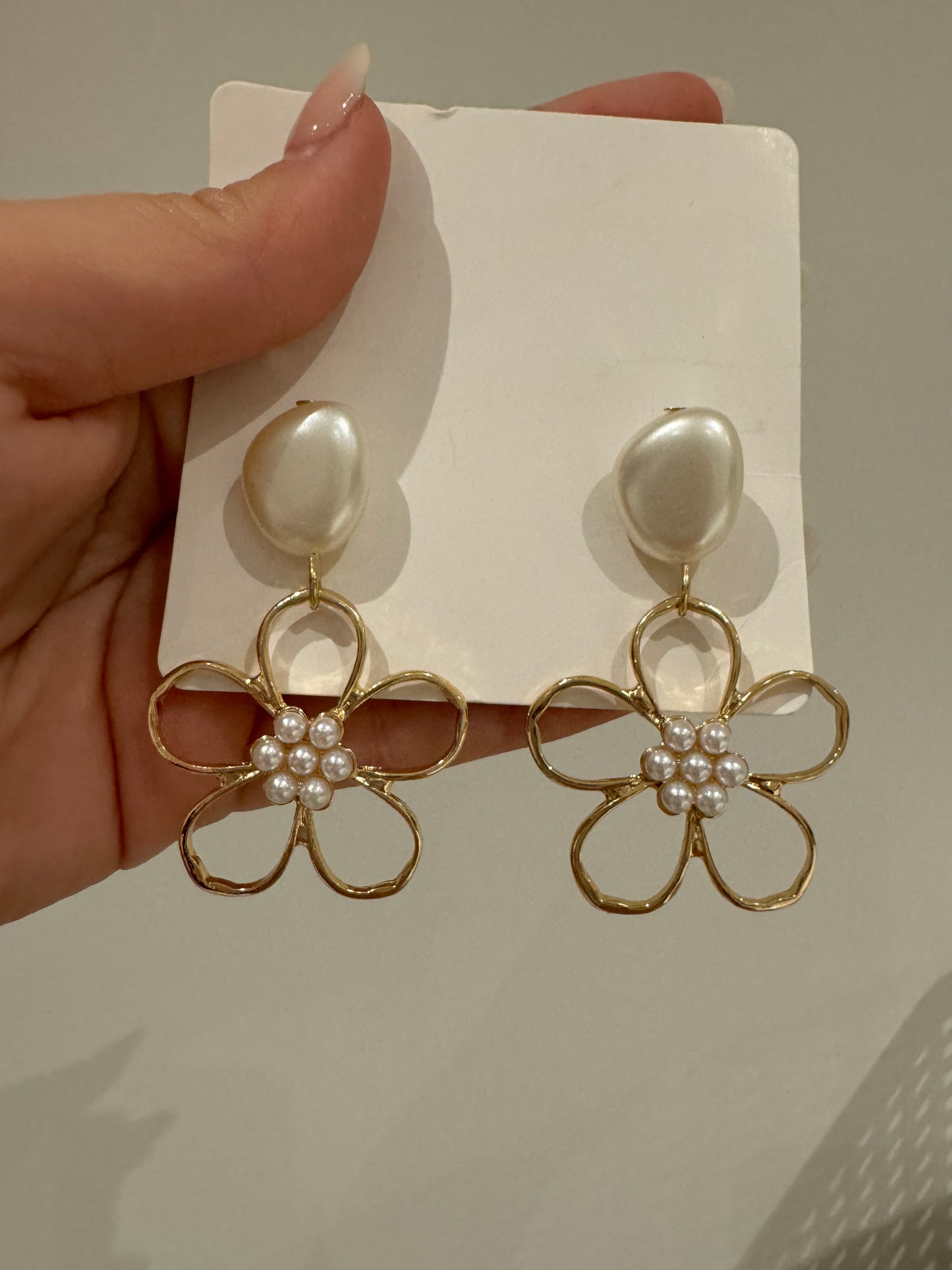 Flower with pearls earrings