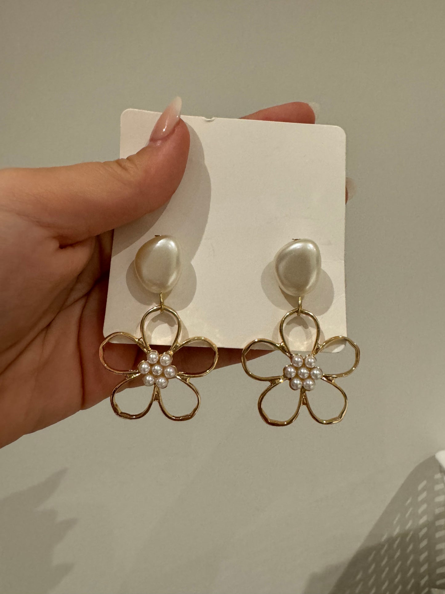 Flower with pearls earrings