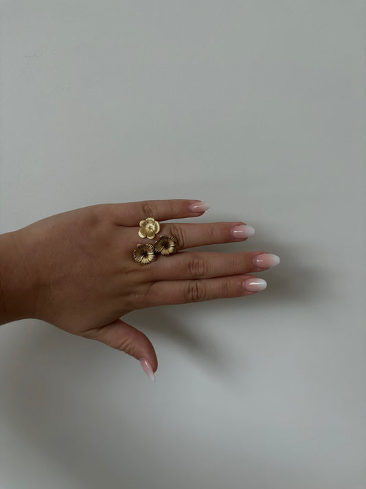 Triple flower ring