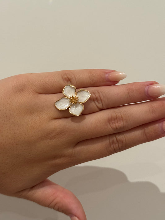 WHITE FLOWER RING